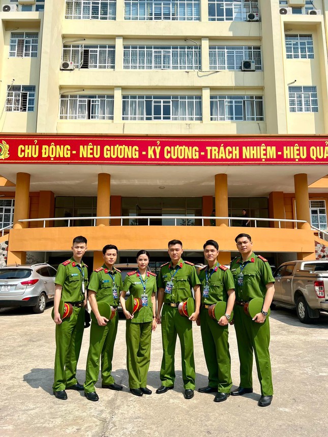 Mê mệt với ngoại hình của dàn chiến sĩ công an trong phim mới của VFC - 1