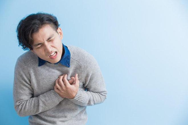 Một người đàn ông 53 tuổi chết vì đau tim đột ngột, bác sĩ nhắc nhở: Mọi người nên tránh xa 5 điều này - 5