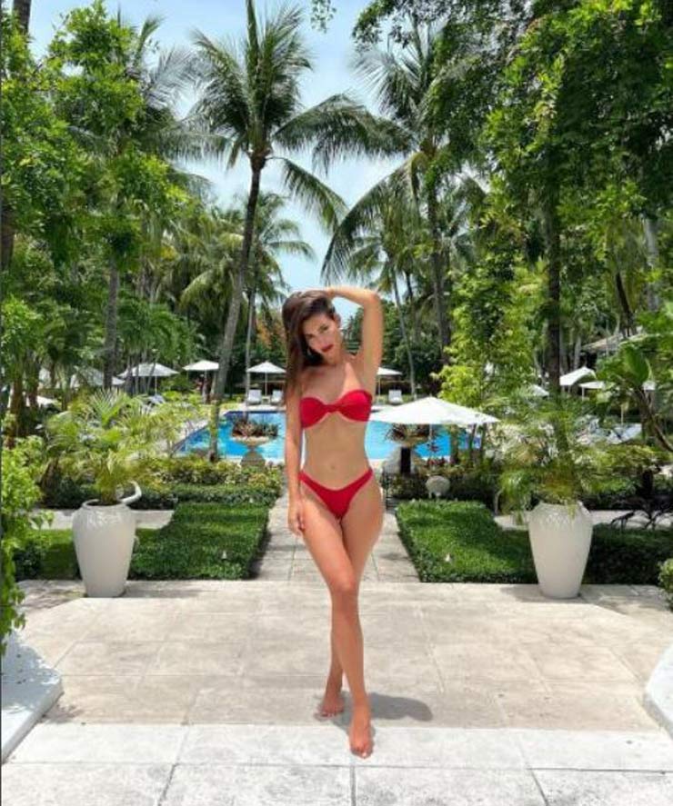 Sandra Garal, bạn gái của Marco Asensio diện bikini "bốc lửa" khoe chân dài miên man, khi đang cùng tiền vệ chạy cánh phải của Real Madrid đi nghỉ hè ở đảo Bahamas