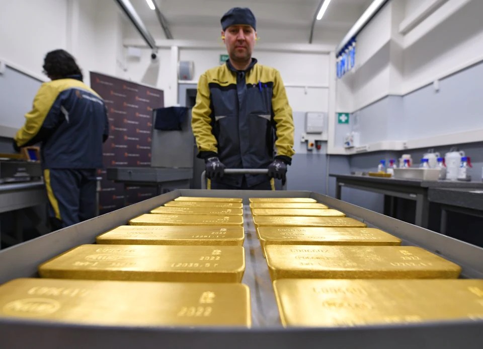 Quốc gia châu Âu bất ngờ nhập khẩu 3 tấn vàng Nga - 1