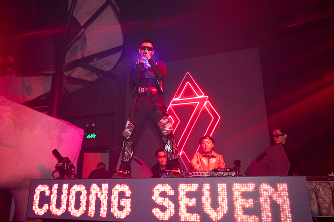 Vũ Ngọc Anh mặc bốc lửa đến dự minishow của Cường Seven với vai trò đặc biệt - 5