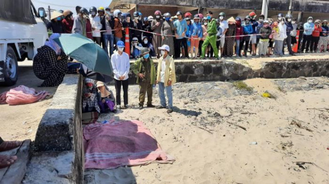 Thi thể cháu bé 4 tuổi được tìm thấy cách cầu Cửa Việt khoảng 70m, nằm về phía Nam sông Thạch Hãn