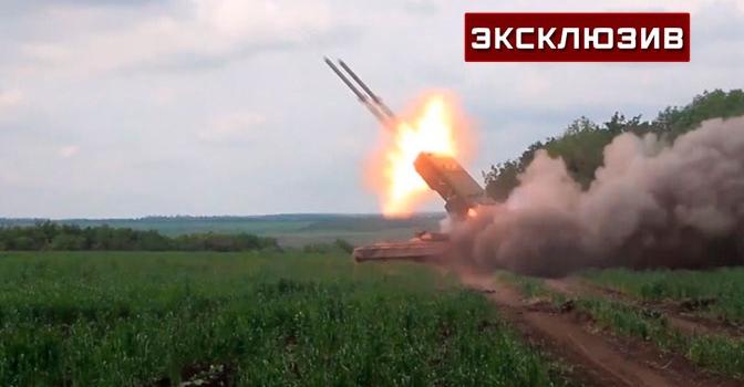 Video hệ thống TOS-1A khai hỏa ở Ukraine.