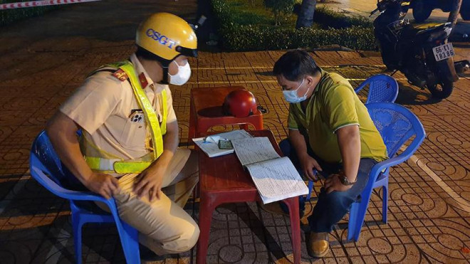 Anh T.A. cho biết mình vừa mới nhậu, đủ tỉnh táo để lái xe về nhà. Ảnh: NY