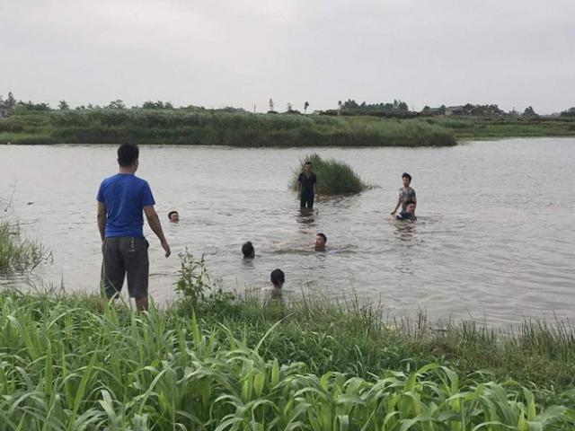 Hà Nội: Ba học sinh lớp 3 bị đuối nước thương tâm
