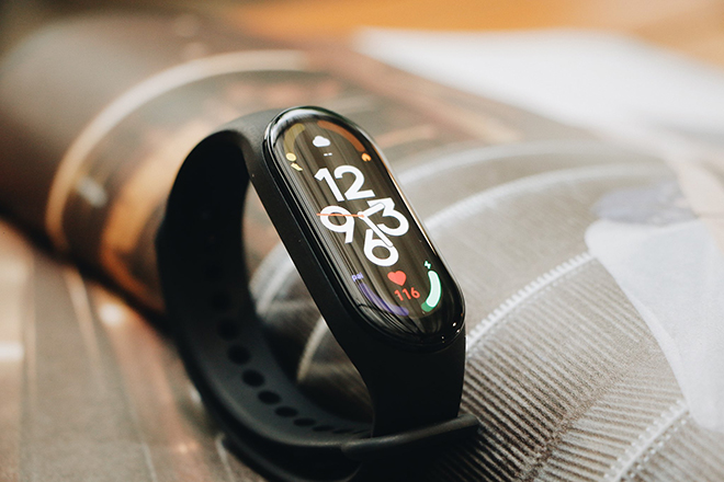 FPT Shop mở bán vòng đeo Xiaomi Mi Band 7 chính hãng, tặng kèm loa Xiaomi  - 1