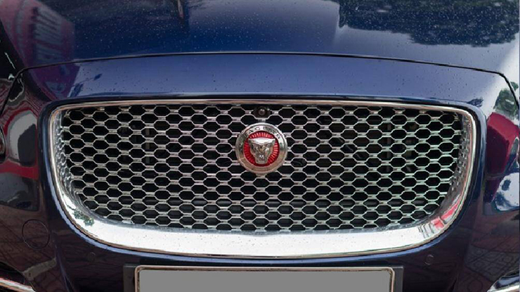 Hiện tại, Jaguar XJL Portfolio đã bị khai tử nên người dùng cũng không thể mua được một chiếc xe mới
