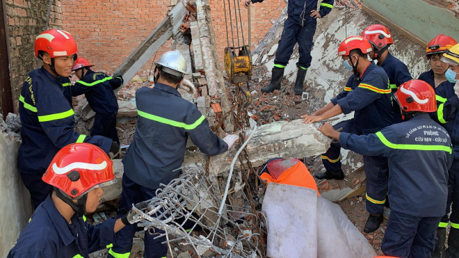 Theo thông tin ban đầu, sự cố sập tường xảy ra vào buổi sáng 26/6 tại công trường thi công nhà ở trên đường Đặng Nguyên Cẩn, phường 14, quận 6, TP.HCM.