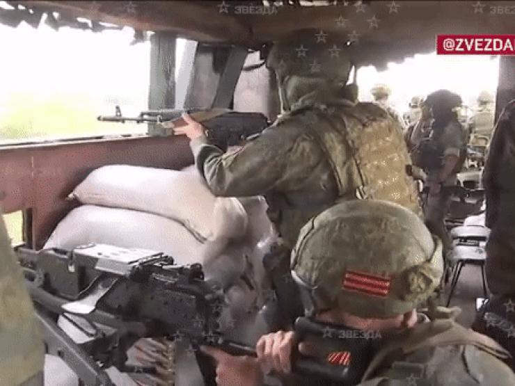 Video: Lộ diện đoàn tàu bọc thép vũ trang hạng nặng của Nga ở chiến trường Ukraine