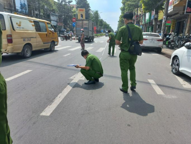 Công an khám nghiệm hiện trường