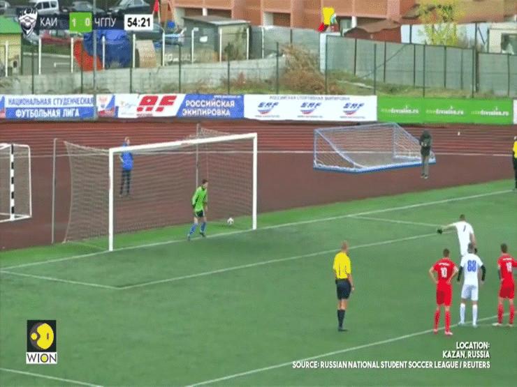 Video: Cầu thủ lộn nhào 360 độ rồi đá penalty, cái kết khiến nhiều người kinh ngạc