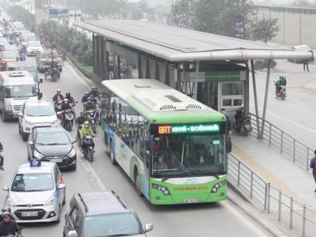 Hà Nội đề xuất cho xe khách, xe buýt thường đi vào làn BRT