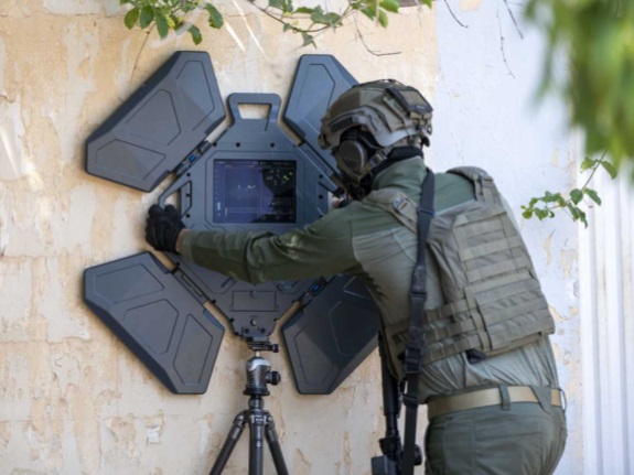 Xaver 1000 - thiết bị quân sự mới - có thể giúp các binh sĩ "nhìn xuyên tường". Ảnh: Camero-Tech