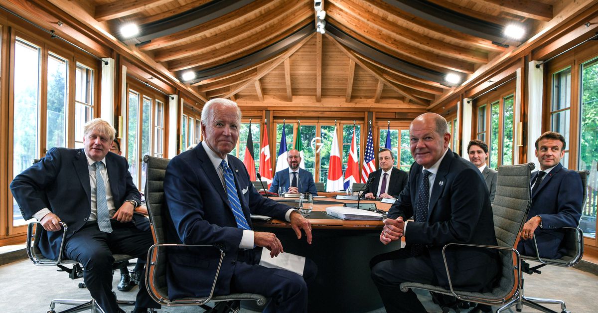 Ông Biden họp cùng lãnh đạo các nước thành viên G7 ở Kuren (Đức) hôm 26.6 (ảnh: Reuters)