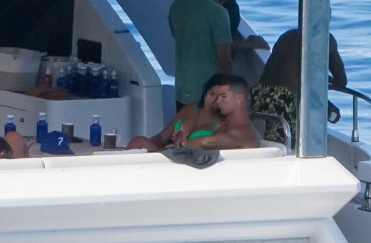 Cristiano Ronaldo và bạn gái Georgina Rodriguez dành gần như cả ngày 26/6 trên du thuyền sang chảnh