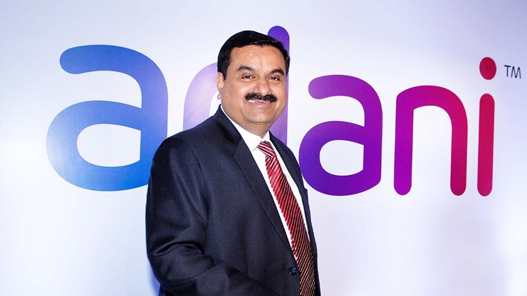Người đứng đầu tập đoàn Adani là tỷ phú Gautam Adani. Ông hiện là tỷ phú châu Á giàu nhất trong lịch sử.
