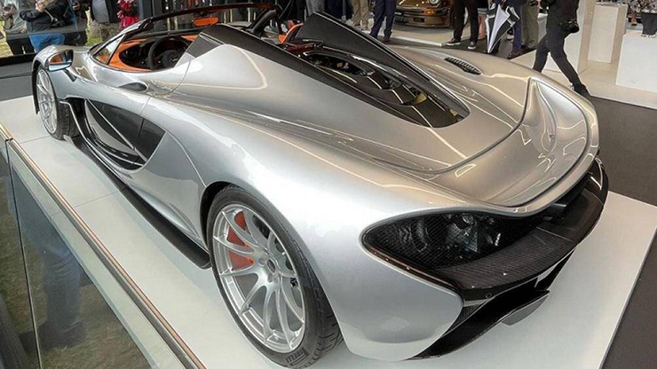 Việc bỏ đi ống dẫn làm mát chính cho động cơ V8 tăng áp kép của xe McLaren P1 đã khiến Lanzante phải sửa đổi phần còn lại của thân xe
