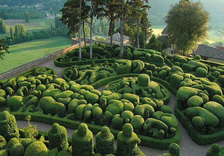 1. Vườn Marqueyssac là một phần trong lâu đài cùng tên ở thị trấn Vézac, Pháp.
