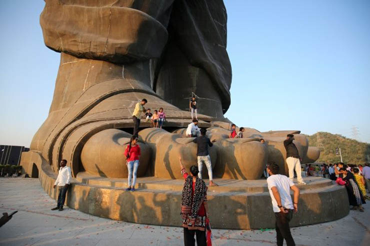 11. Tượng Thống nhất cao 182 mét đánh bại kỷ lục “Tượng Phật Sơn” ở Trung Quốc cao 128m. Nó cao gấp đôi Tượng Nữ thần Tự do ở New York và gấp 5 lần chiều cao của Chúa Cứu thế ở Rio de Janeiro. 
