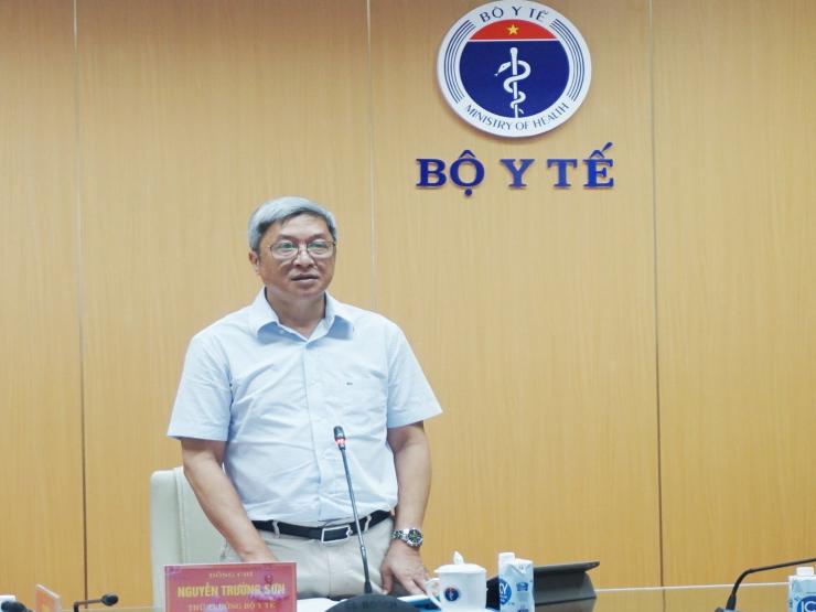 Thứ trưởng Y tế Nguyễn Trường Sơn: Sốt xuất huyết vẫn còn diễn biến phức tạp