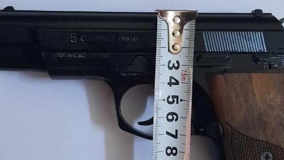 Khẩu súng của Khánh “đam” do Thành “trình” sử dụng bị thu giữ