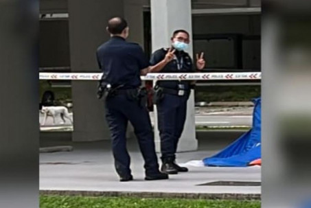 Sĩ quan có cử chỉ "lạ" gần tử thi, cảnh sát Singapore phải xin lỗi