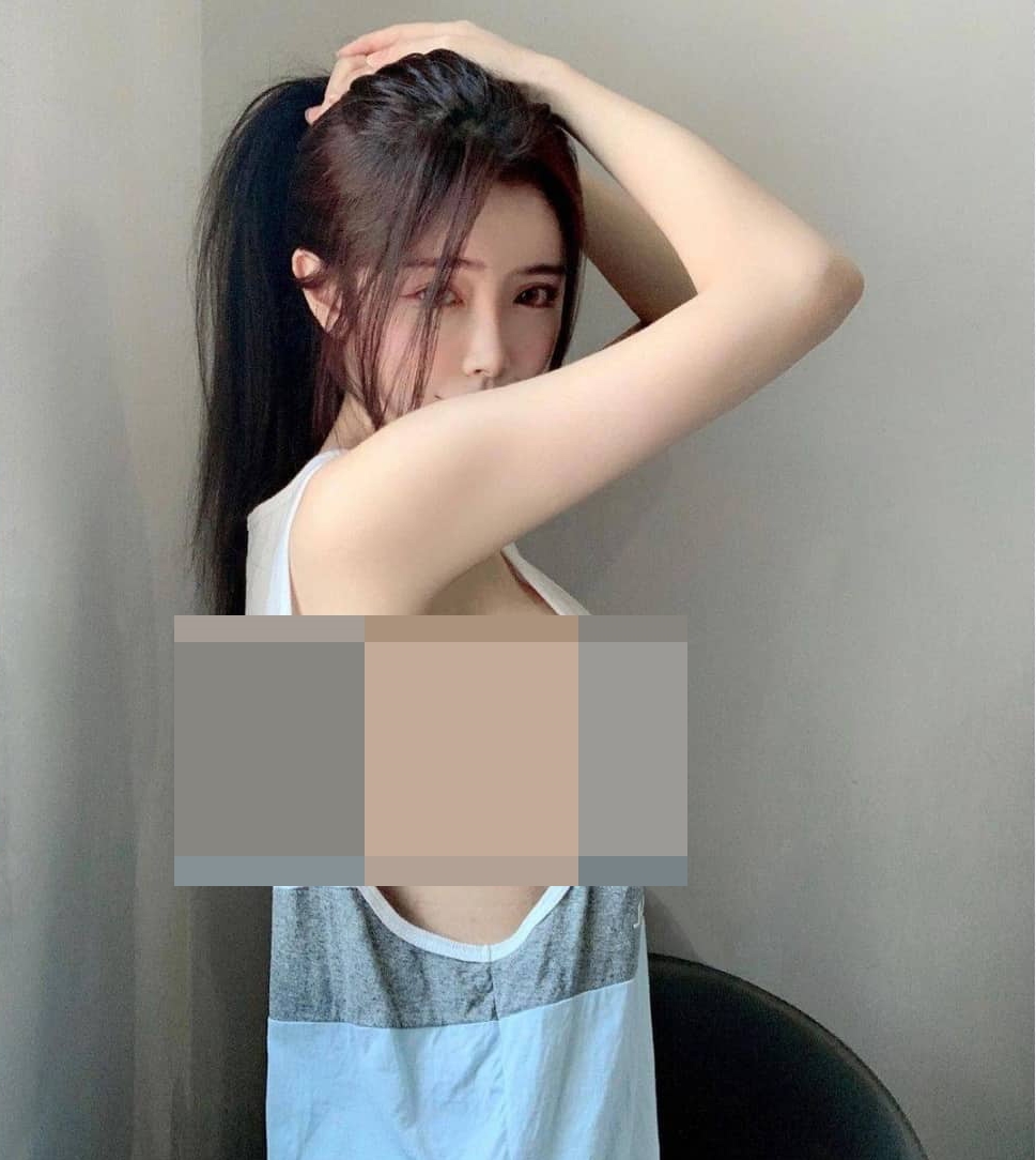 Hot girl người Malaysia diện áo khoét nách sâu thu hút ánh nhìn vào vòng 1.