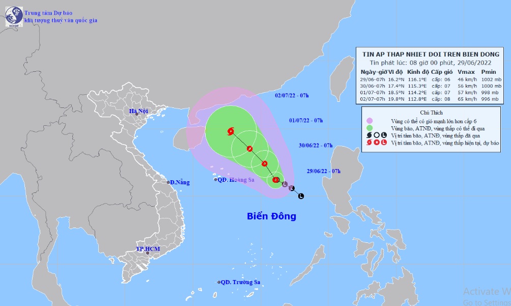 Vị trí và hướng di chuyển tiếp theo của áp thấp nhiệt đới trên Biển Đông. Ảnh: Trung tâm Dự báo KTTVQG