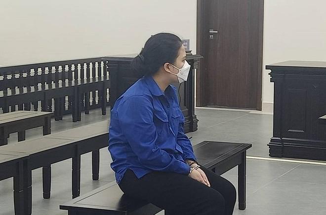 Nguyễn Thị Thùy Trang bị đưa ra xét xử tại phiên tòa.