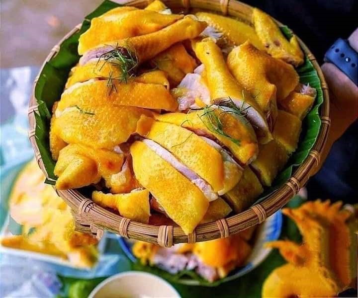 Theo chị Linh, gà ủ muối đạt chất lượng tốt nhất phải có giá trên 300 nghìn đồng/con.