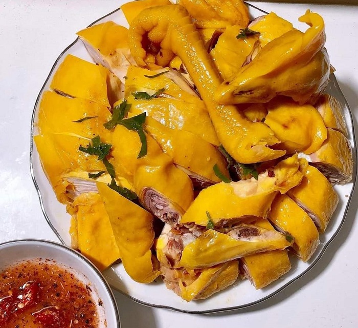 Thịt dai, da giòn, thơm ngon, giá lại rẻ nên mặt hàng này thu hút rất nhiều chị em mua về ăn thử.