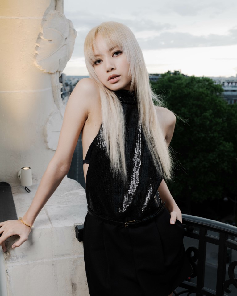 Lisa Blackpink mix đồ cực chất khi dự show diễn Celine Xuân Hè 2023 - 4