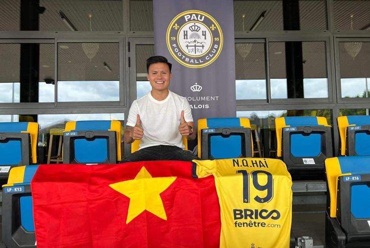 Quang Hải ra mắt Pau FC