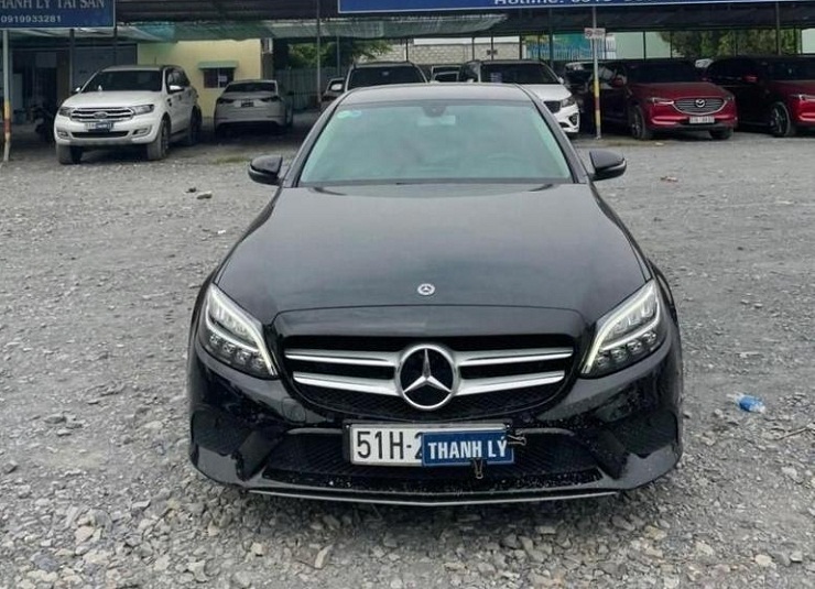 Chiếc Mercedes C200 sản xuất năm 2019 được VIB rao bán với giá 1,2 tỷ đồng