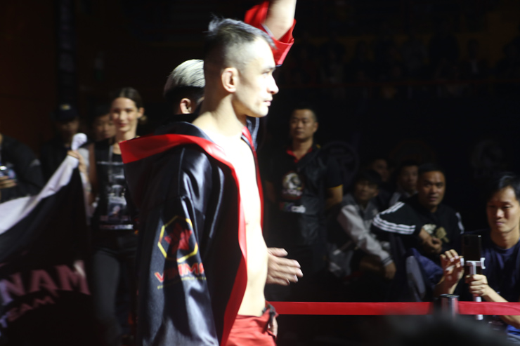 Kamil có chiến thắng dễ dàng để đoạt "vé" tranh đai vô địch hạng 70 kg Lion Championship với Quang Lộc