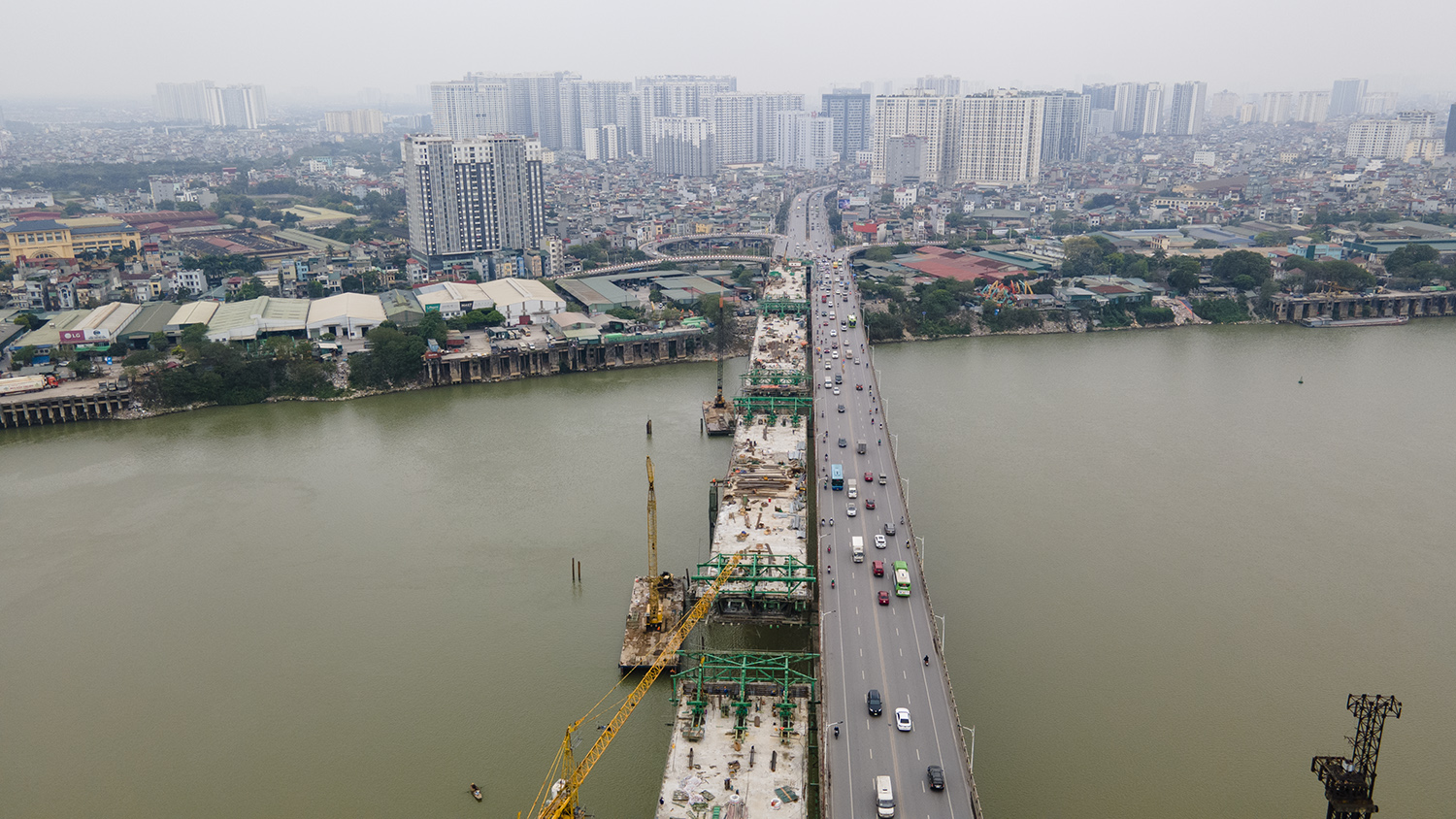 Cầu Vĩnh Tuy giai đoạn 2 có tổng chiều dài và đường dẫn hơn 3,4km.