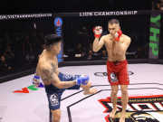 Thể thao - Võ sĩ Nguyễn Văn Kamil hôn bạn gái mừng thắng knock-out, hẹn đấu Trần Quang Lộc