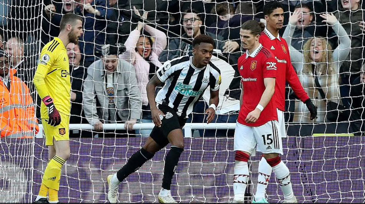 Joe Willock mở tỷ số cho Newcastle trước MU giữa hiệp 2