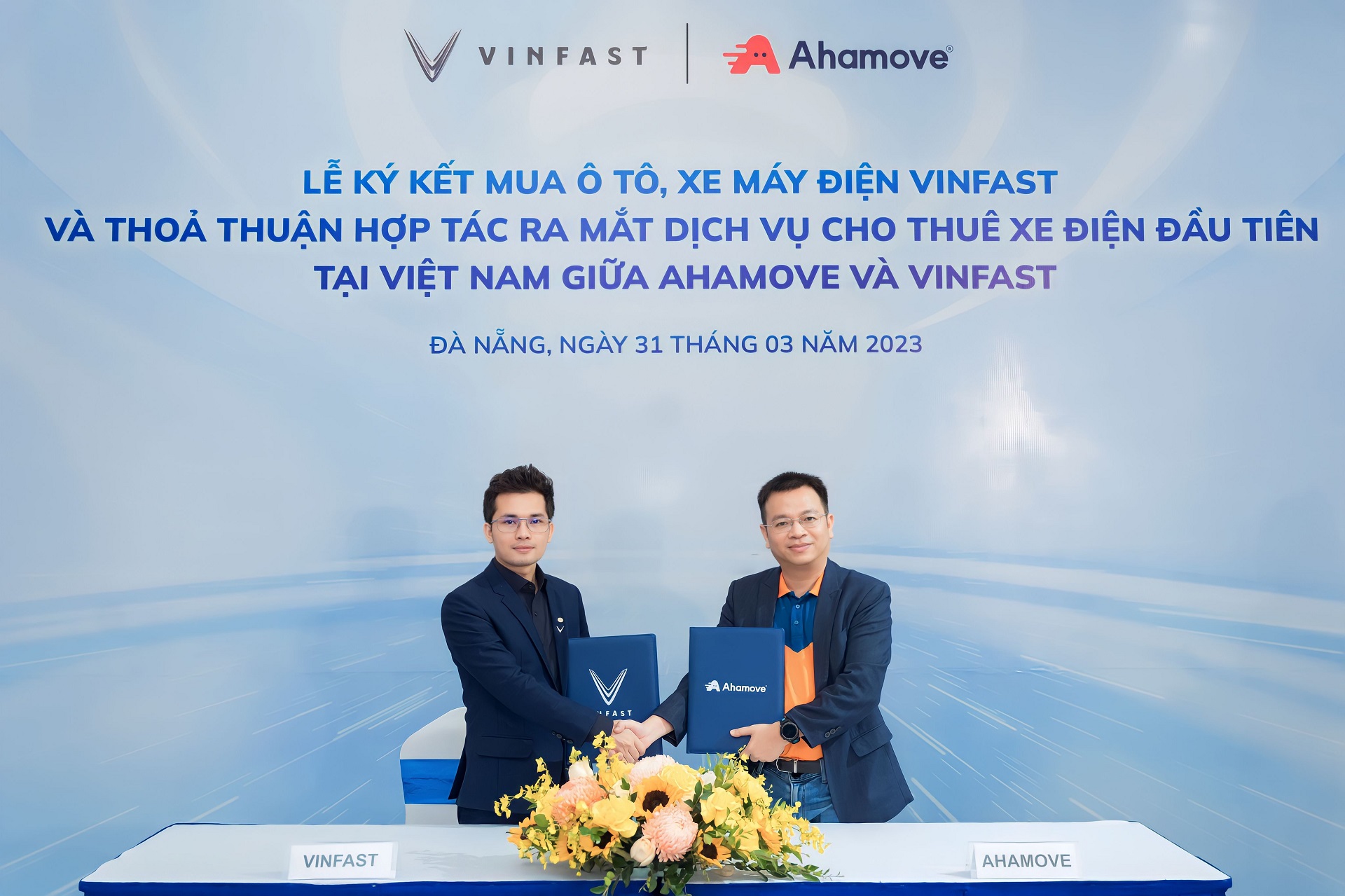 Ahamove mua 200 xe VinFast để triển khai dịch vụ cho thuê xe máy điện đầu tiên tại Việt Nam - 1