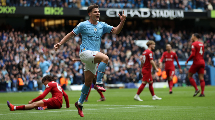 Man City vừa thắng ngược Liverpool 4-1 để tiếp tục bám đuổi Arsenal trong cuộc đua vô địch