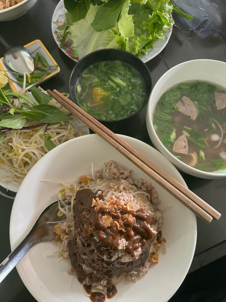 Phở khô 2 tô quán Minh.