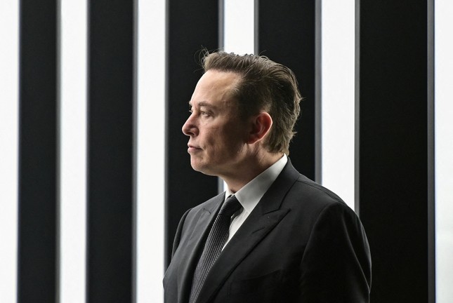 Tỷ phú Elon Musk mất danh hiệu người giàu nhất thế giới - 1