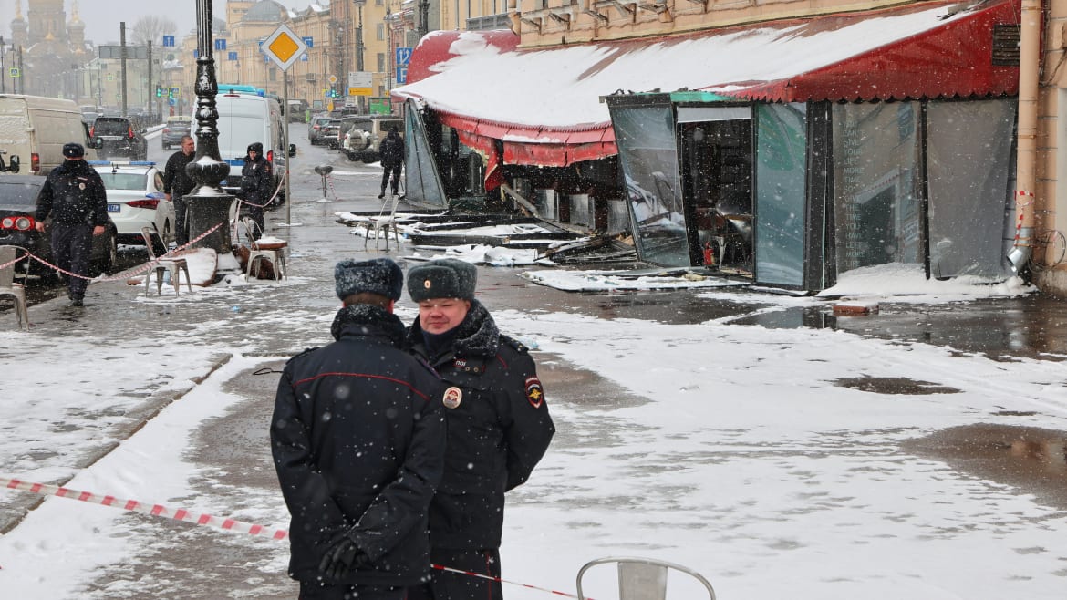 Hiện trường vụ nổ ở thành phố St. Petersburg (ảnh: RT)