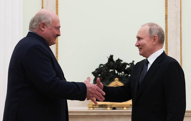 Tổng thống Nga Vladimir Putin và Tổng thống Belarus Alexander Lukashenko. Ảnh: Tass