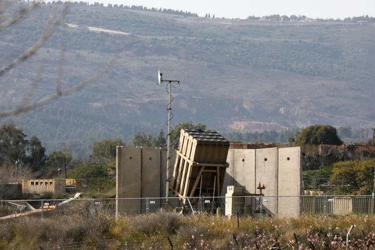 Hệ thống phòng thủ Vòm sắt của Israel ở biên giới với Liban (ảnh: Al Jazeera)