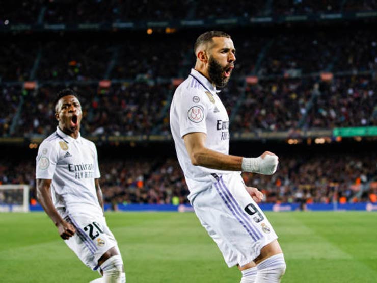 Benzema chói sáng giúp Real Madrid ngược dòng
