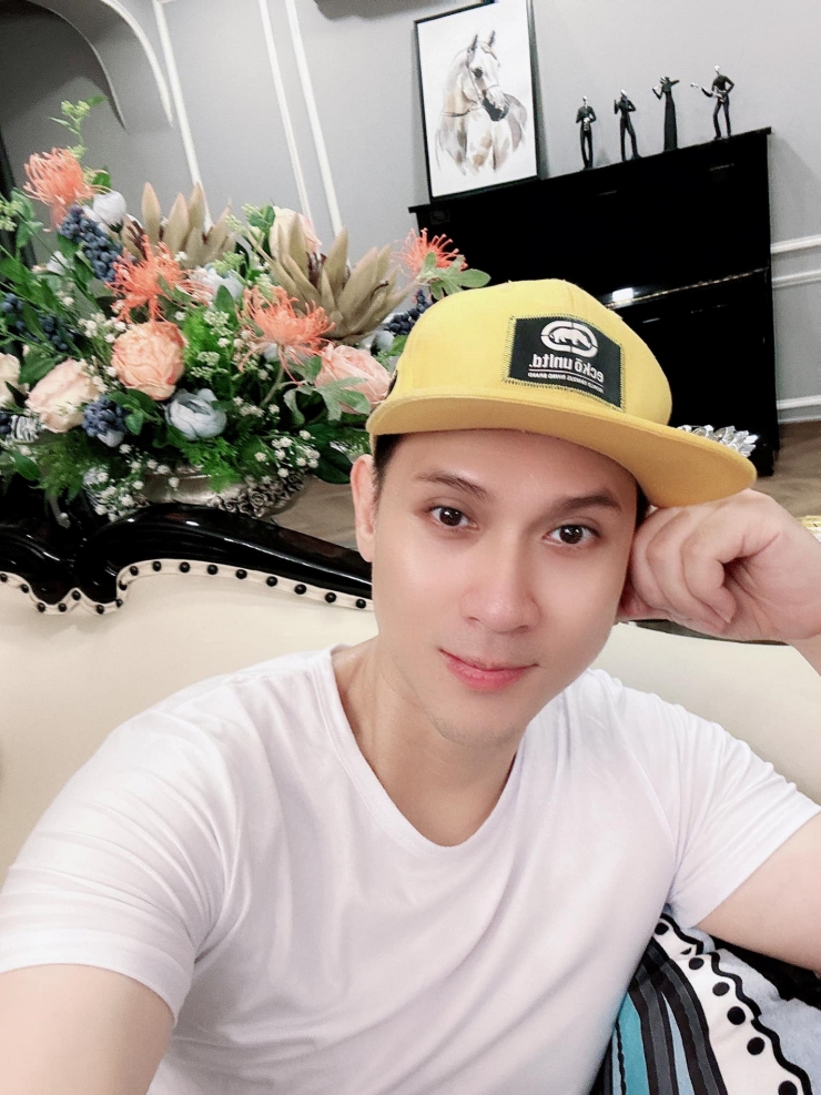 Tậu biệt thự 12 phòng ngủ tặng mẹ, Nguyên Vũ giàu có “khủng” thế nào? - 1