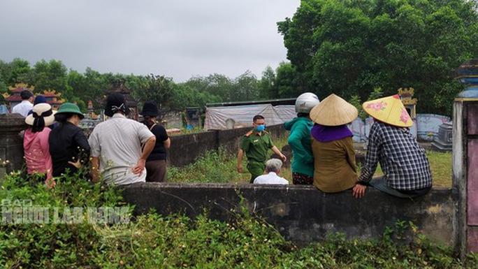 Cơ quan công an phong tỏa khám nghiệm hiện trường vụ việc