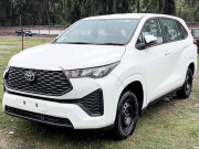 Tin tức ô tô - Toyota Innova 2023 bản rẻ nhất cập bến đại lý, giá từ 530 triệu đồng