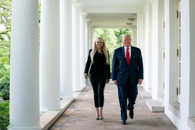 Cựu Tổng thống Mỹ Donald Trump (phải) và con gái Tiffany Trump. Ảnh: INSTAGRAM